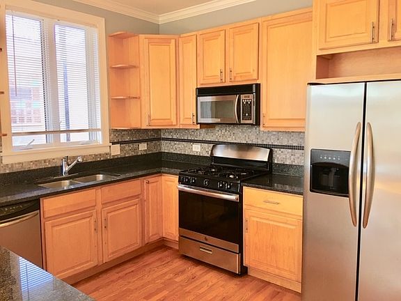 3rd image of 1912 W Touhy Ave APT 2W
