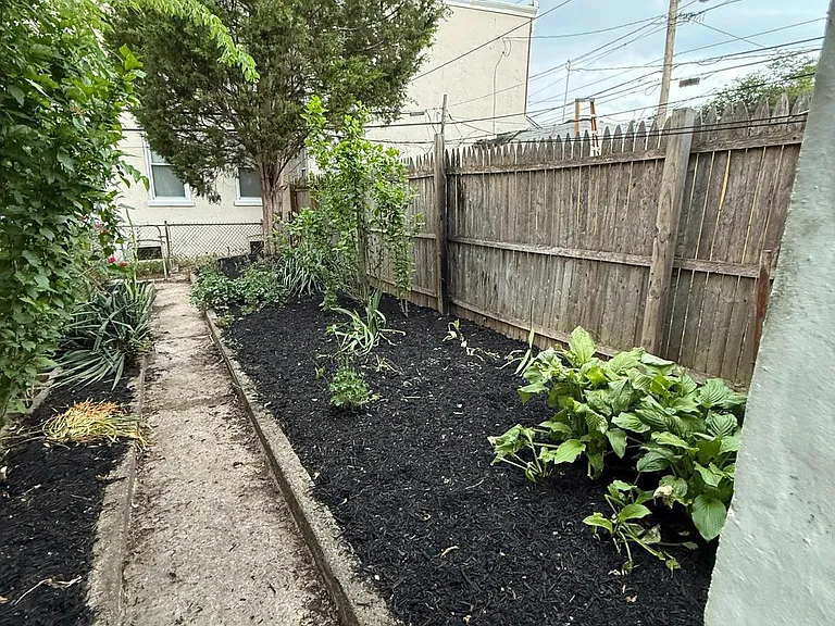 1705 W 8th St — Photo 12