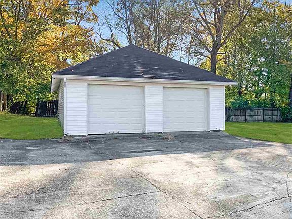 2nd image of 606 N Race St