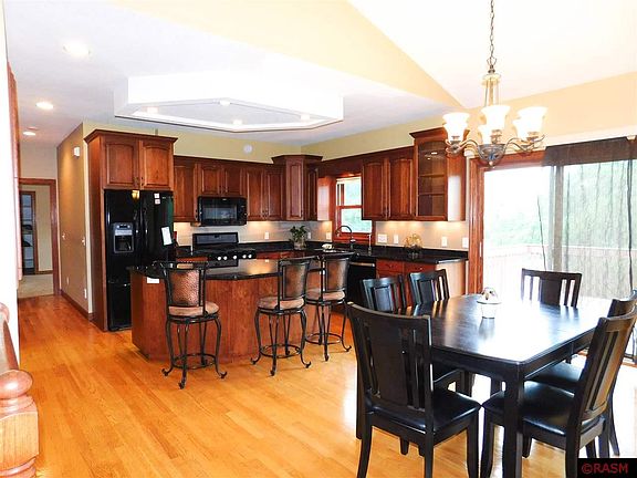 5th image of 825 Hilltop Pl SW