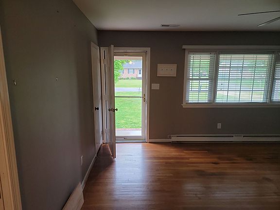 3rd image of 8166 Crestline Ln