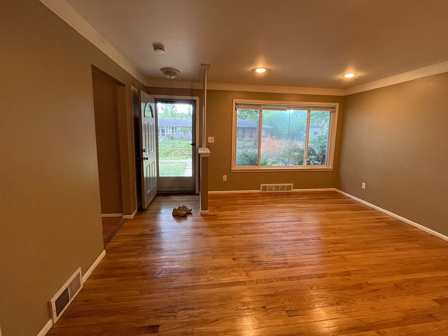 3 bed, 1906 sqft, $1,900 — Photo 3