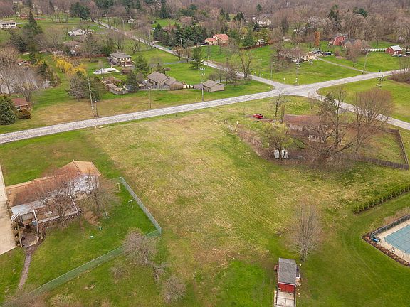 4th image of 706 Meridian Rd