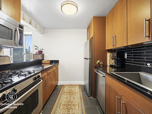 4th image of 300 W 135th St APT 10A