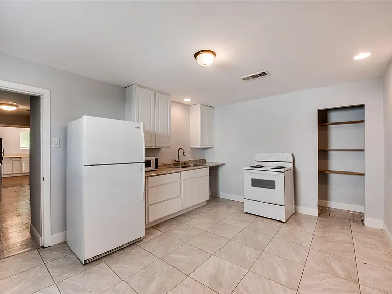 219 Red Wing Dr — Photo 3