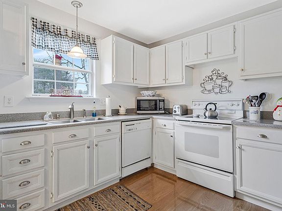 5th image of 120 Claiborne Rd