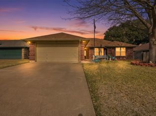 725 Windridge Ln, Burleson, TX 76028