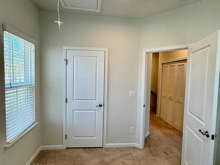 1214 Ashbury St — Photo 16