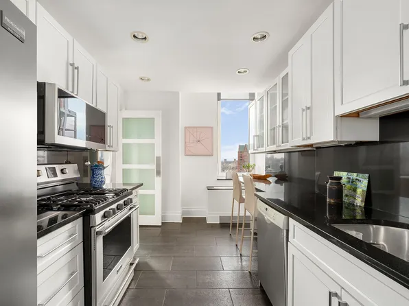 300 East 77th Street image 6 of 15