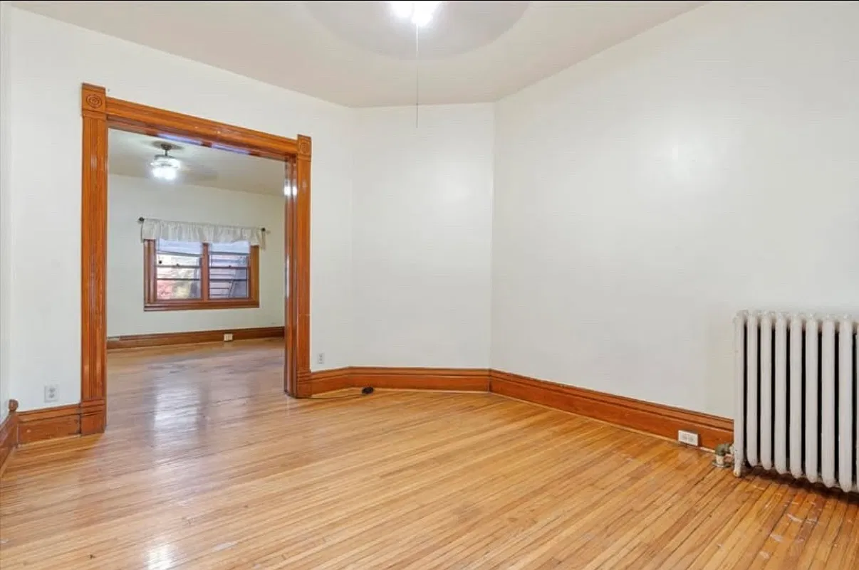 3 bed, $1,050 — Photo 2