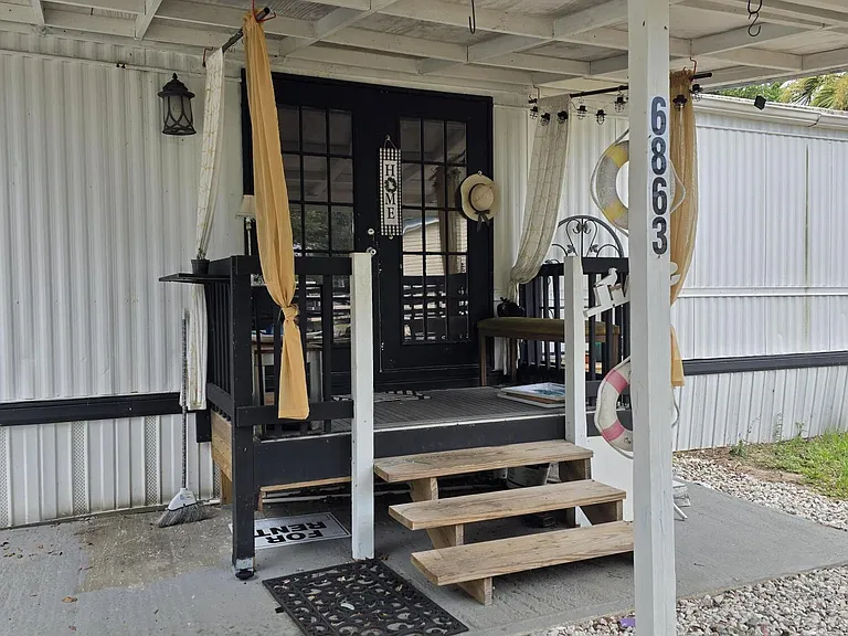 6863 Columbine Dr — Photo 1