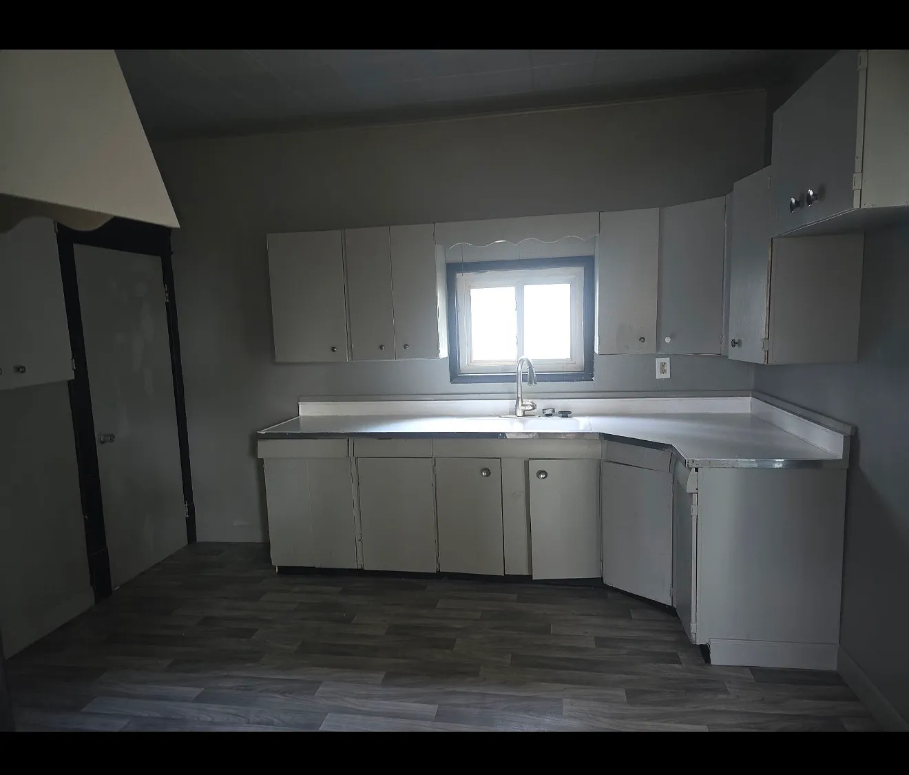 3 bed, 1376 sqft, $1,200 — Photo 2