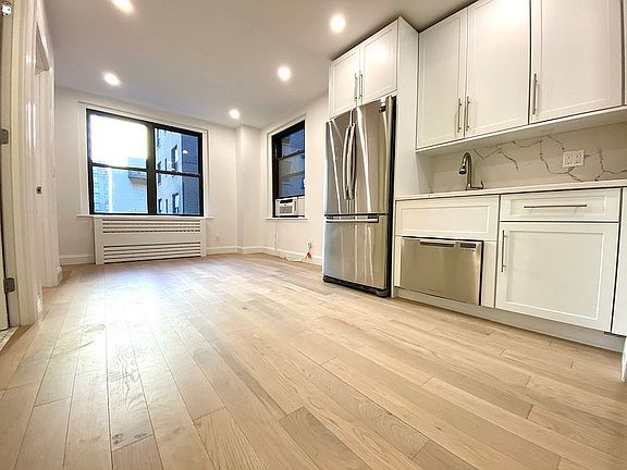 5th image of 160 E 48th St #3LL