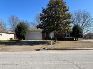 1776 S Fisk Ave, Springfield, MO 65802