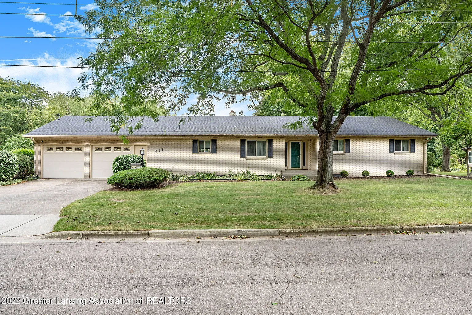 417 Meadowview Dr photo 1