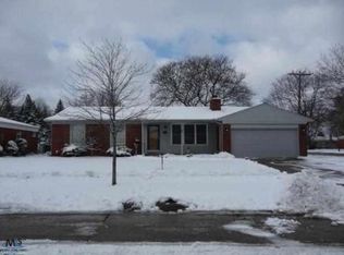 27945 Santa Ana Dr, Warren, MI 48093