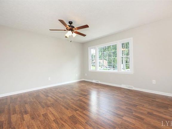 2nd image of 1715 Heritage Cir