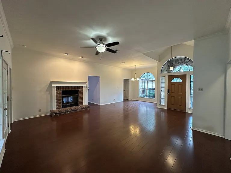 9100 Scotsman Dr — Photo 4