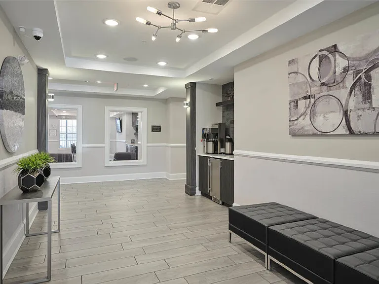 Pearl Pointe Apartments — Photo 18