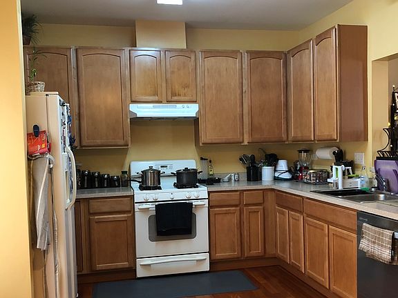 4th image of 1108 N Claremont Dr