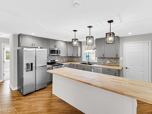 5th image of 22538 Imperial Dr