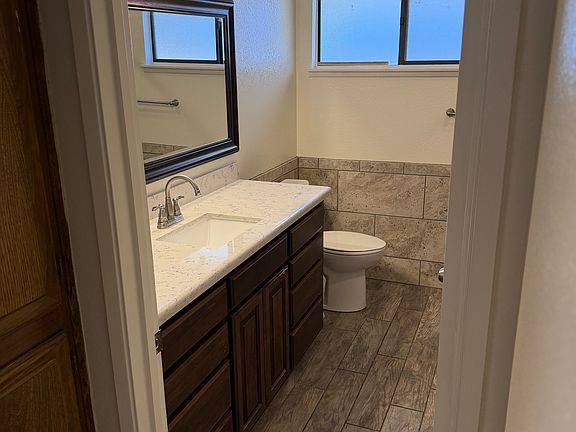 2nd image of 1019 Scott St