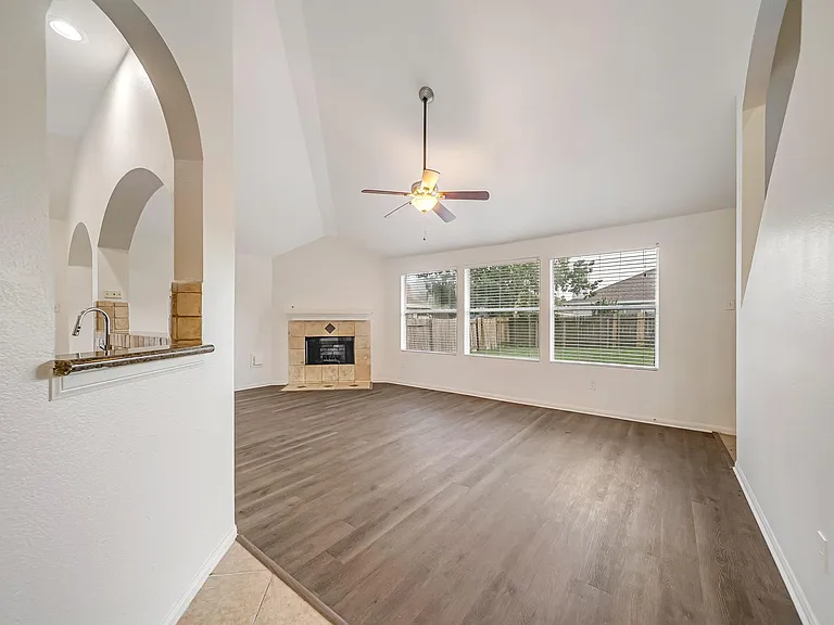 18439 Sunrise Oaks Ct — Photo 6