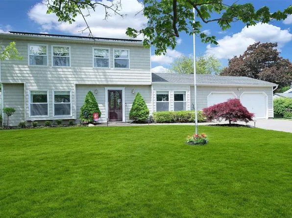 15 Sprat Street, Medford, NY 11763