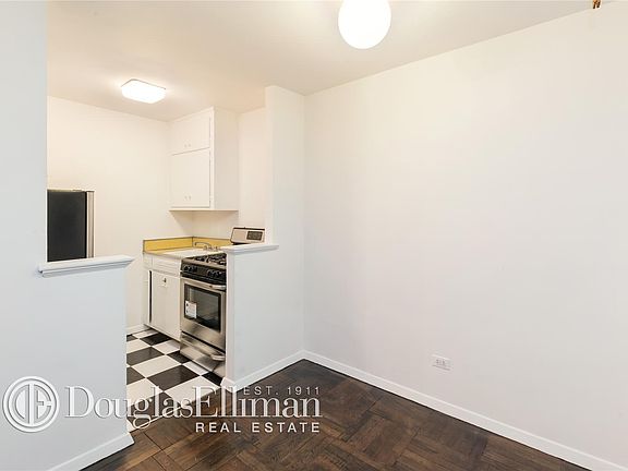 4th image of 302 E 88th St APT 2C