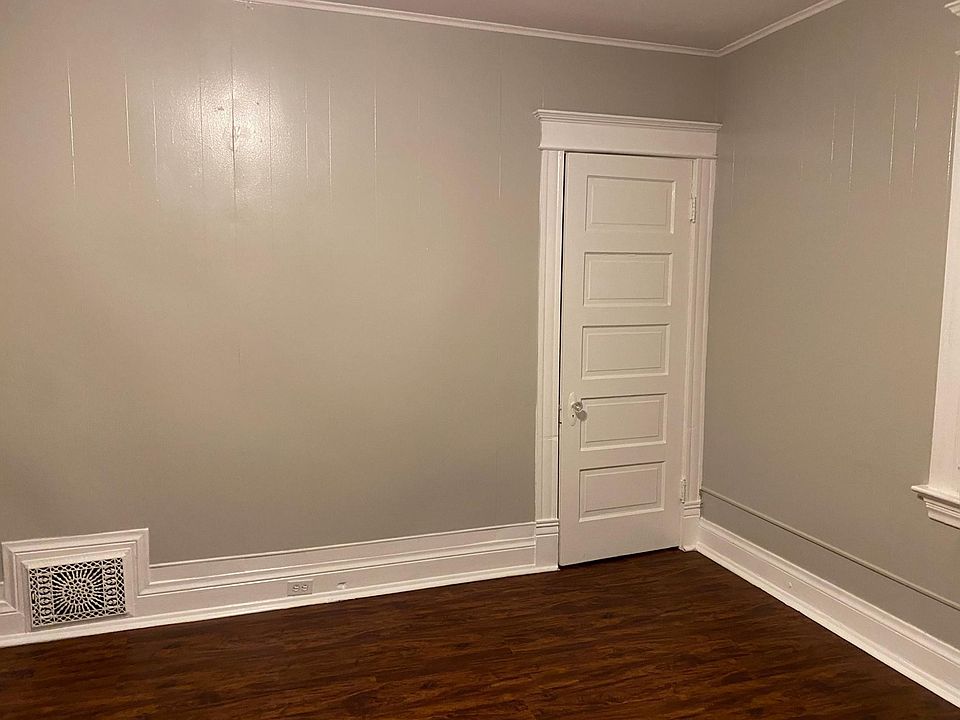 2nd image of 4916 Forest Ave #3