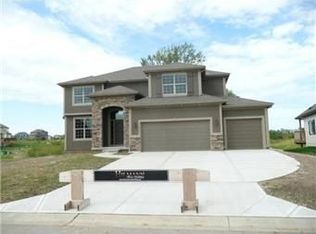 16592 S Lind Rd, Olathe, KS 66062