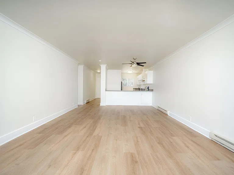 Aqua Vista #304 living2