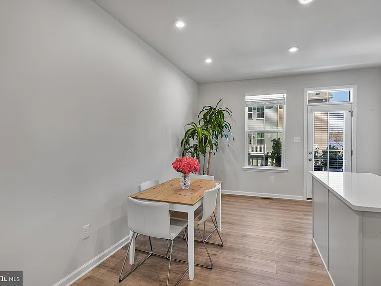 24 Sidney Ln — Photo 18