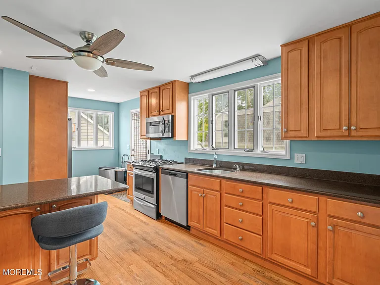 250 Alpern Ave — Photo 12