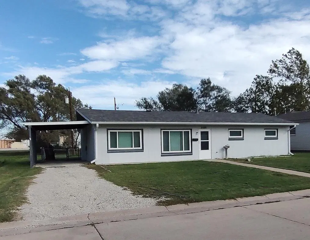 4 bed, 1296 sqft, $1,000 — Photo 1