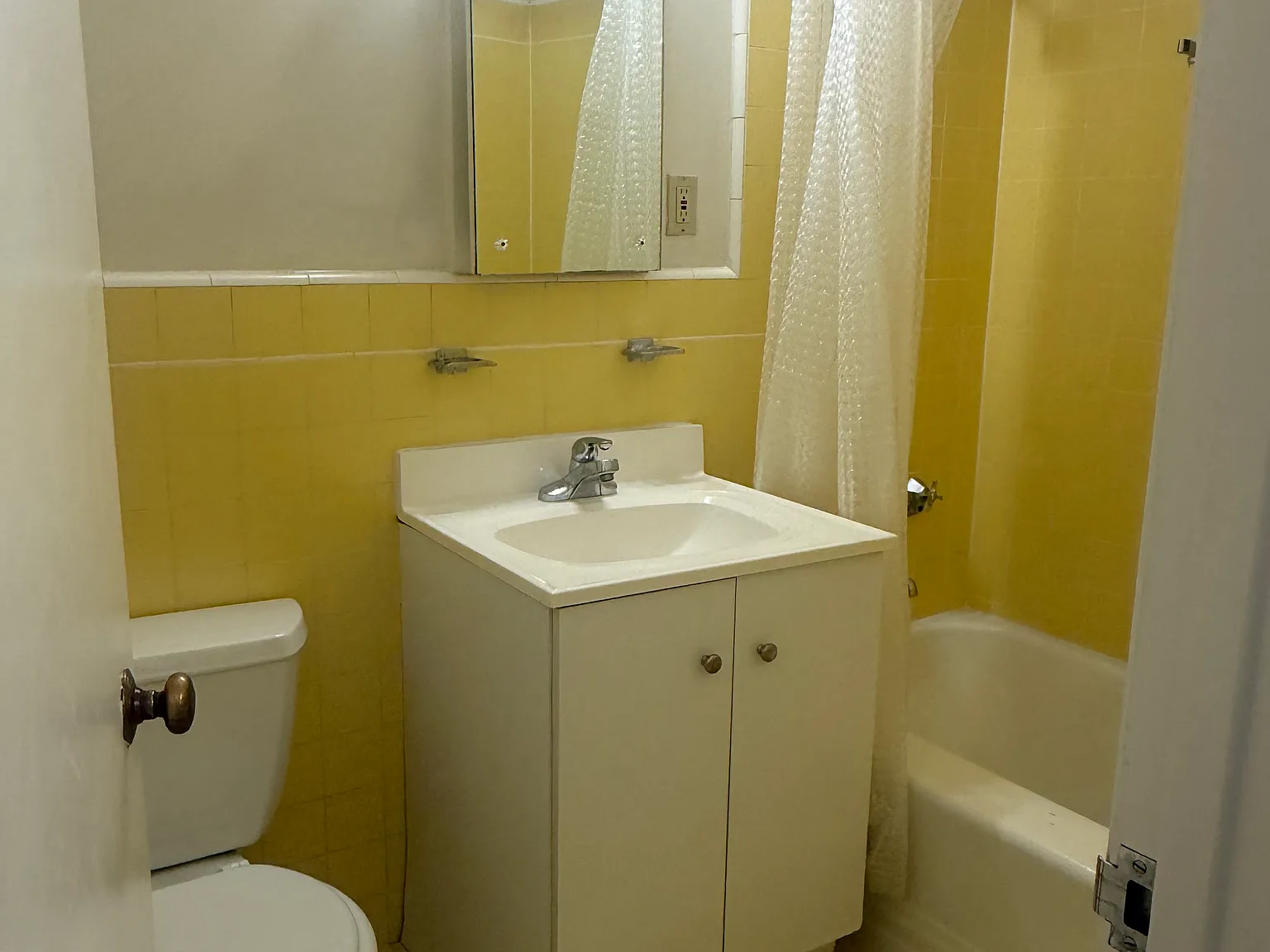 1 bed, $3,300 — Photo 3