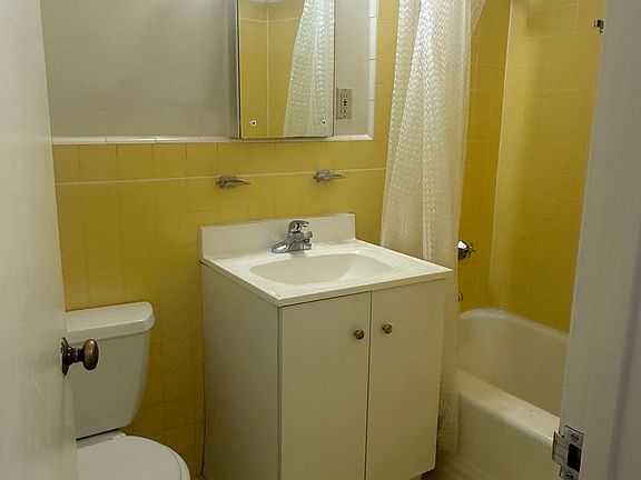 3rd image of 1640 Bay St APT 105