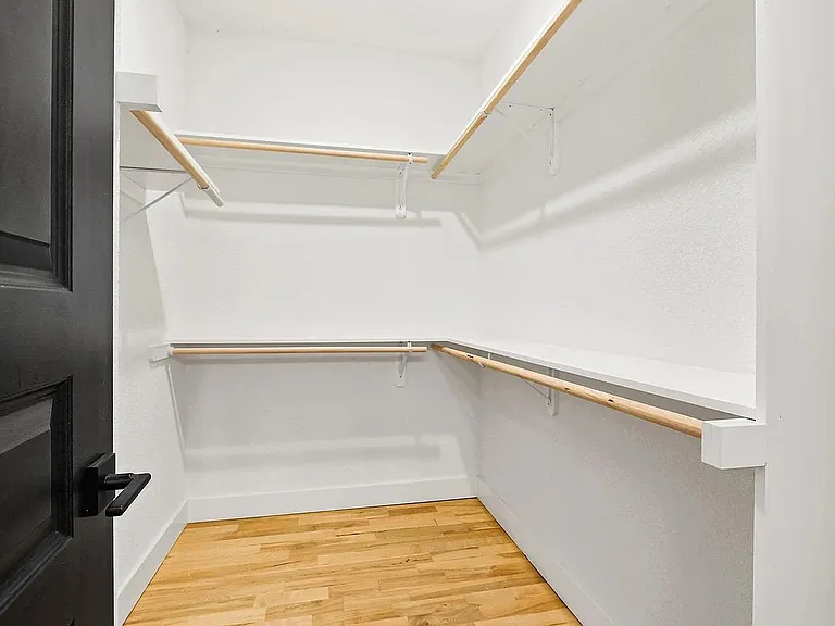 105 & 107 E Maplewood Ln — Photo 22