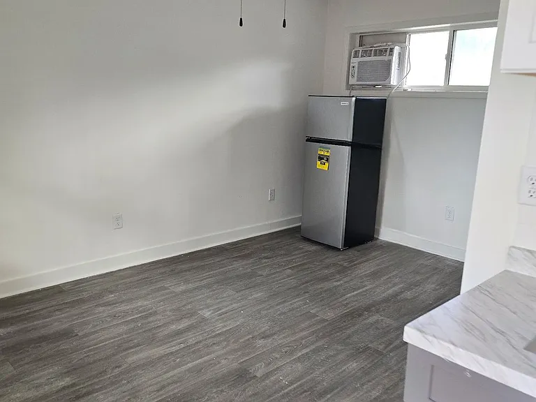 353 Park St — Photo 3
