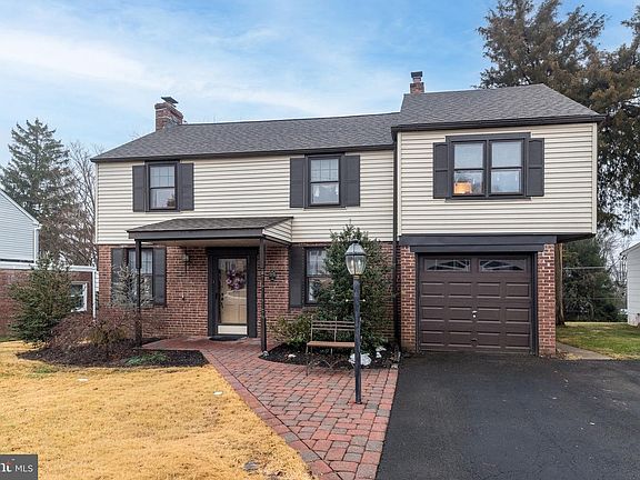 2nd image of 412 Forest Hills Ave