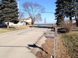 7307 Cliffside Dr, Racine, WI 53402