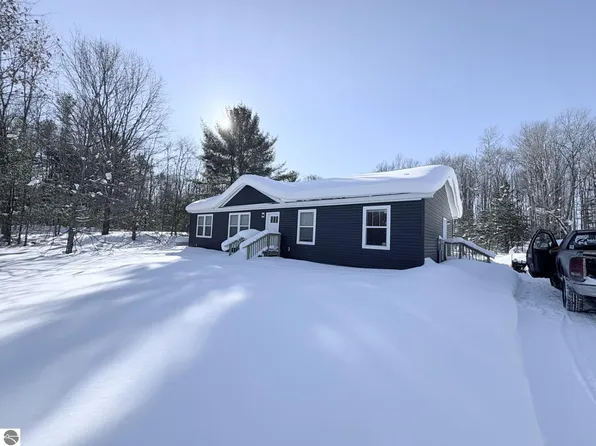 505 Ottawa Trl, Buckley, MI 49620