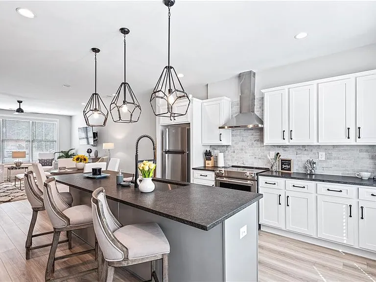 585 King Arnold St — Photo 11