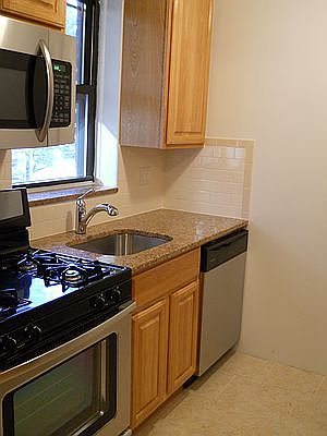 4th image of 3215 Arlington Ave APT 3D