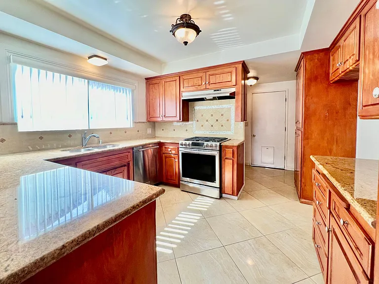 6725 Lennox Ave — Photo 18