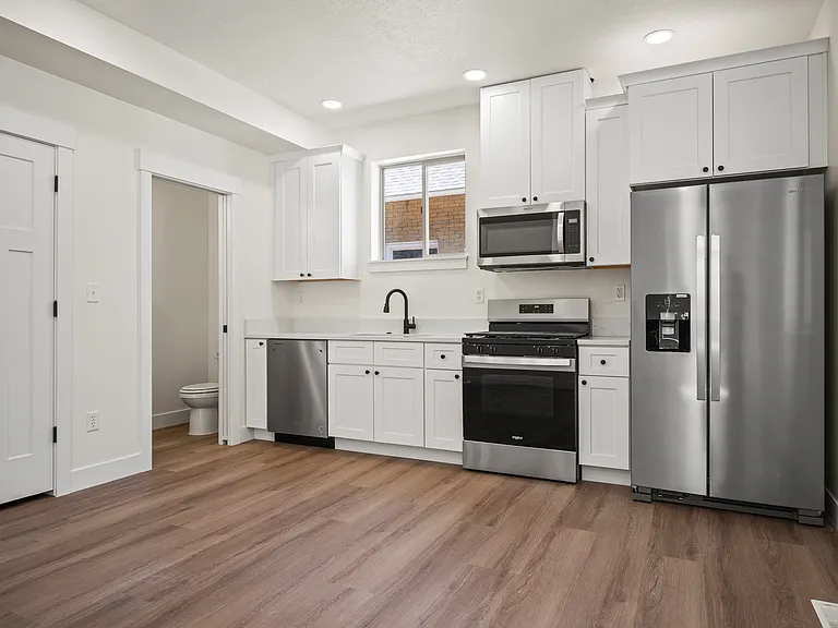 2233 Jefferson Ave #1 — Photo 9