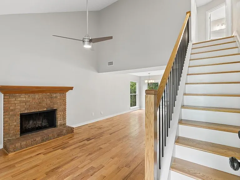 4930 Farmstead Ct NE — Photo 7