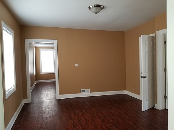 5th image of 3147 S Lawndale Ave