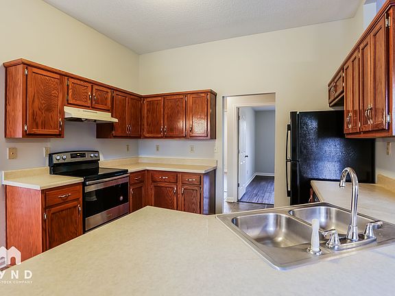 5th image of 3283 Court Dr