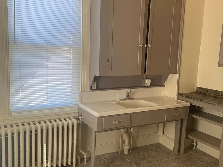 625 E Market St #2 — Photo 12